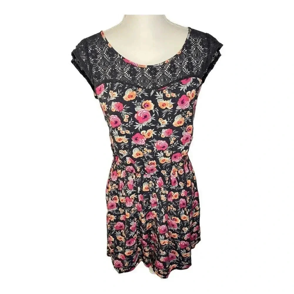 American Eagle Outfitters Size‎ Small Floral Sleeveless Lace Keyhole Dress